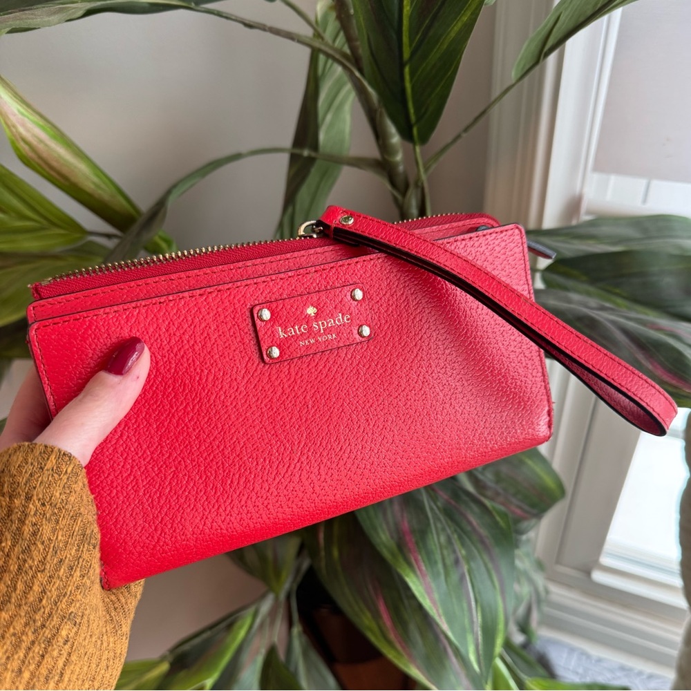 EUC Kate Spade Layton Wellesley wristlet/wallet, red